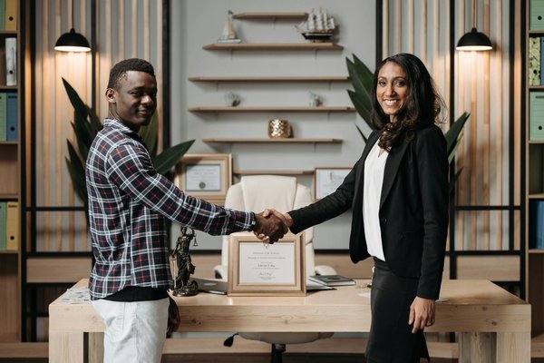 Compétences Incontournables en Formation Commerciale pour Réussir en Entrepreneuriat