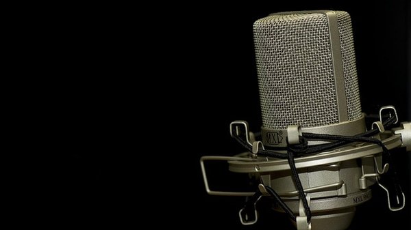 Comédienne voix off : l'art de captiver par le son